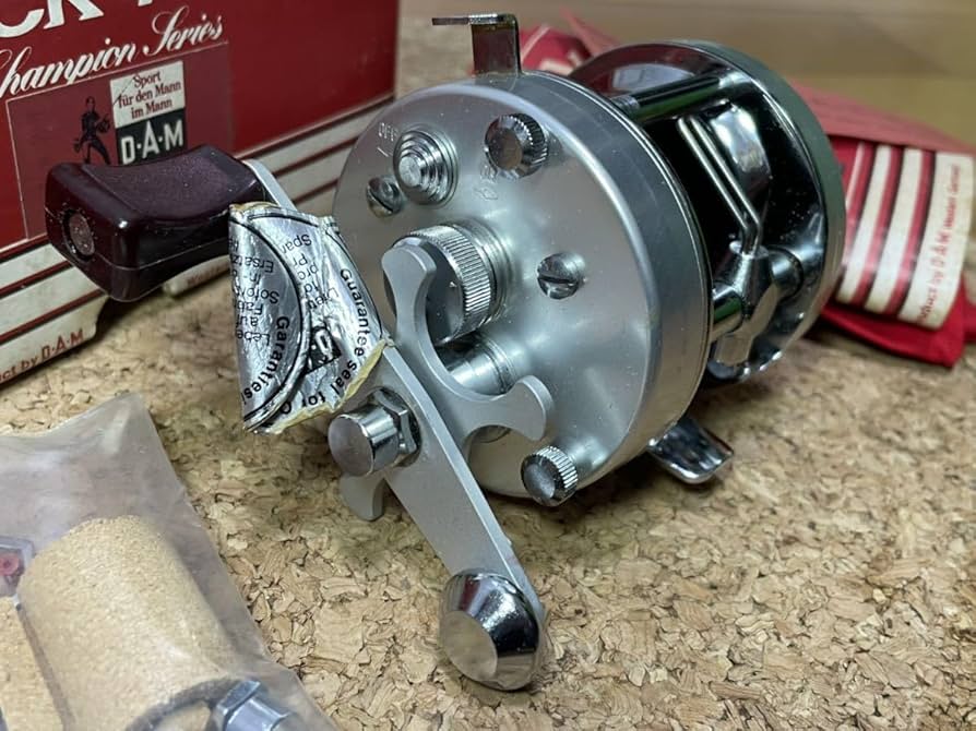DAMクイック700B Dam Quick 700B Champion Baitcasting Fishing Reel West